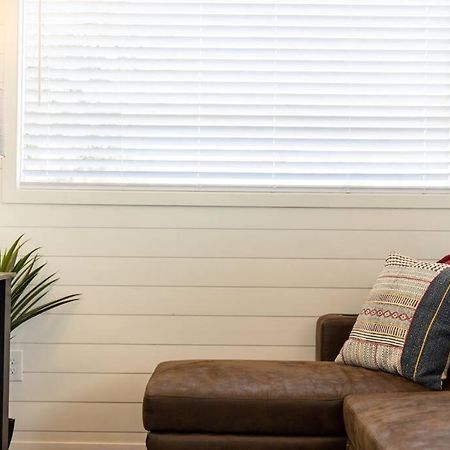 New! The Texas Longhorn-Luxury Container Home Fredericksburg Luaran gambar