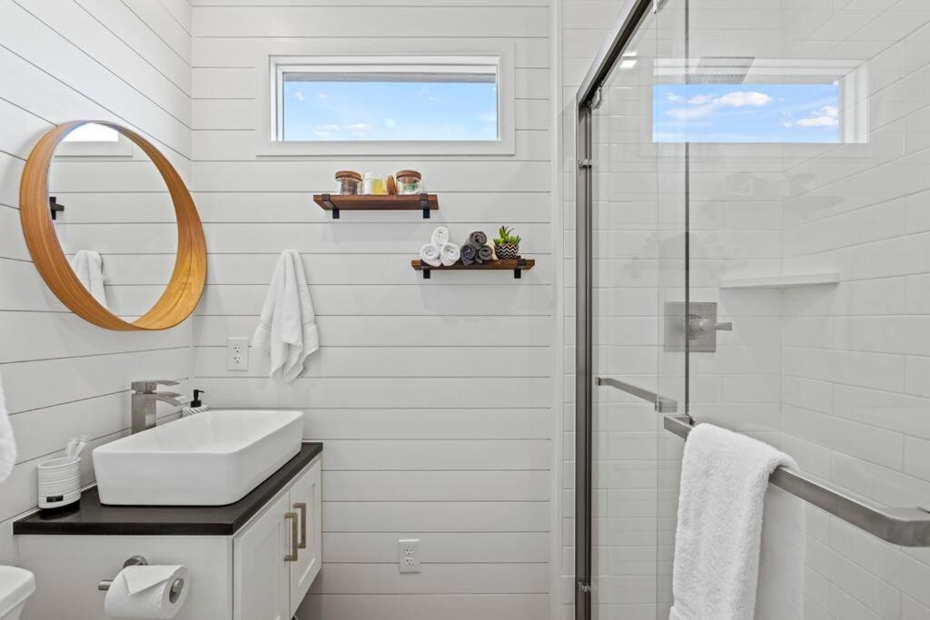 New! The Texas Longhorn-Luxury Container Home Fredericksburg Luaran gambar