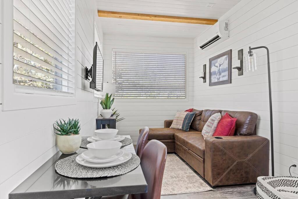 New! The Texas Longhorn-Luxury Container Home Fredericksburg Luaran gambar