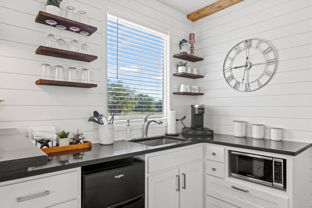 New! The Texas Longhorn-Luxury Container Home Fredericksburg Luaran gambar