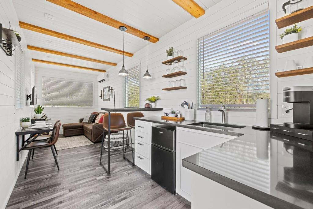 New! The Texas Longhorn-Luxury Container Home Fredericksburg Luaran gambar