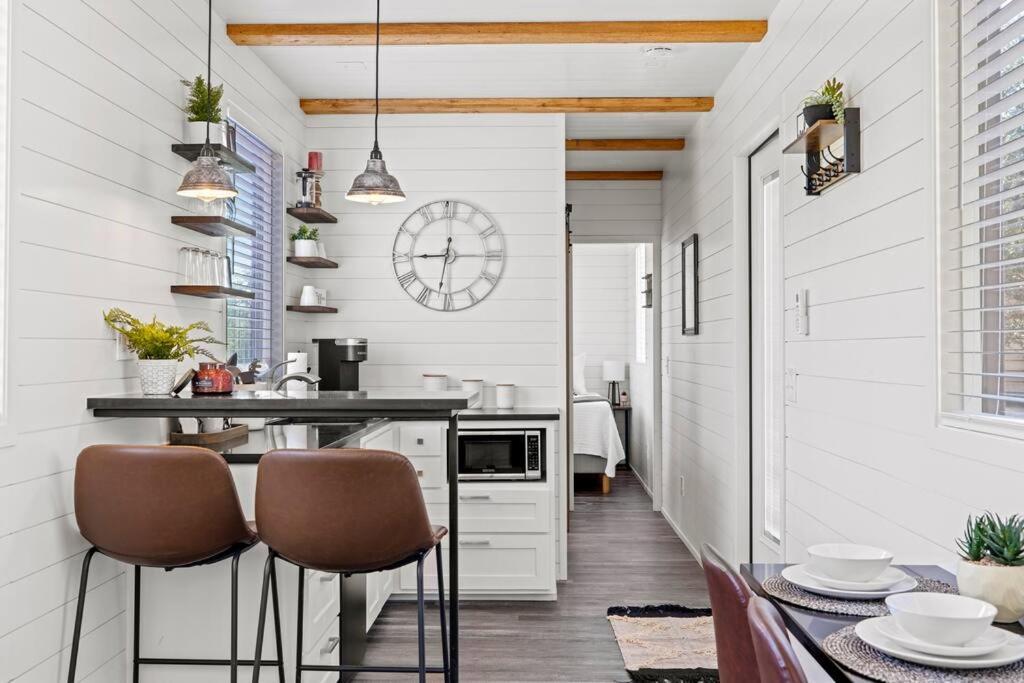 New! The Texas Longhorn-Luxury Container Home Fredericksburg Luaran gambar