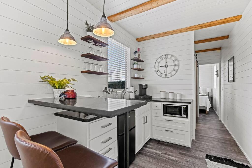 New! The Texas Longhorn-Luxury Container Home Fredericksburg Luaran gambar