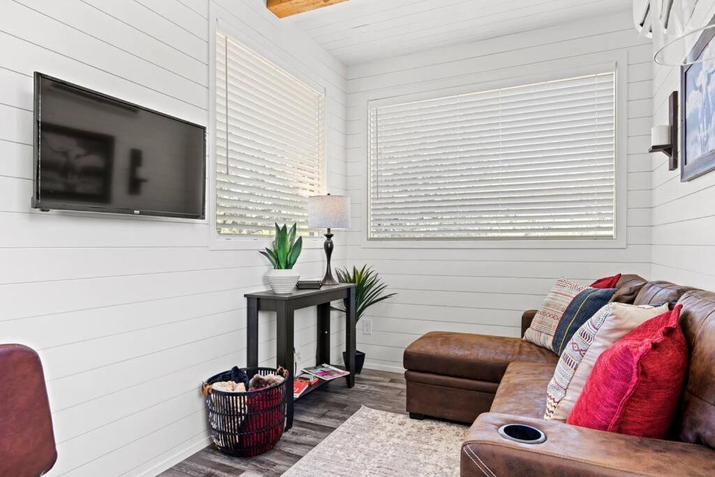 New! The Texas Longhorn-Luxury Container Home Fredericksburg Luaran gambar