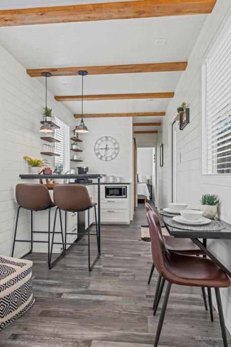 New! The Texas Longhorn-Luxury Container Home Fredericksburg Luaran gambar