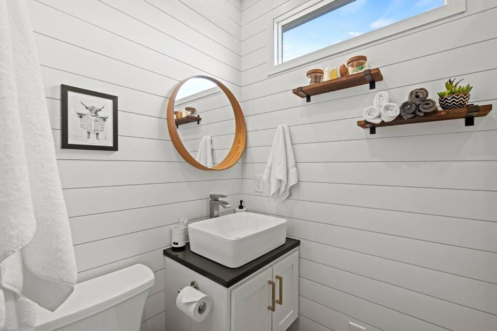 New! The Texas Longhorn-Luxury Container Home Fredericksburg Luaran gambar