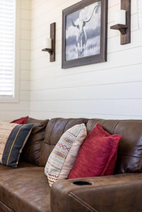 New! The Texas Longhorn-Luxury Container Home Fredericksburg Luaran gambar